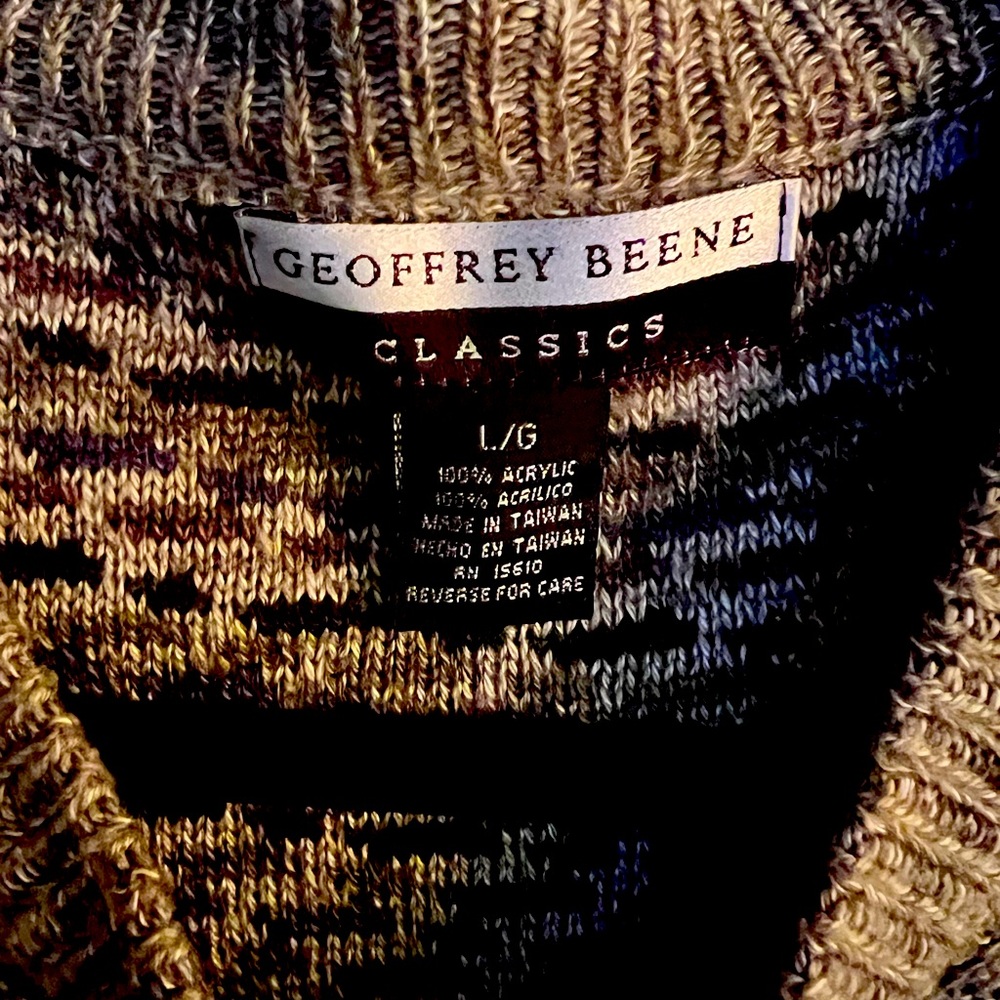 Men’s pullover sweater.